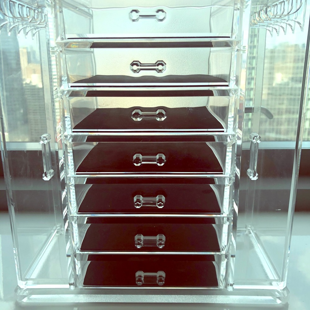 Acrylic jewelry case